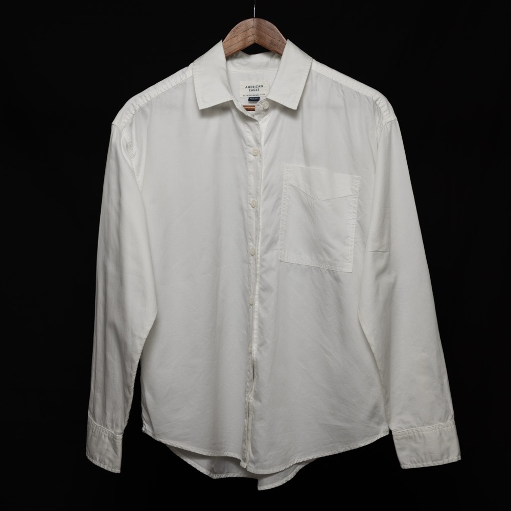 American Eagle Outfitters Classic White Button Down Shirt